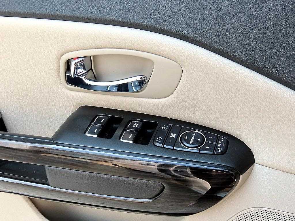 KIA Carnival - Vista 11