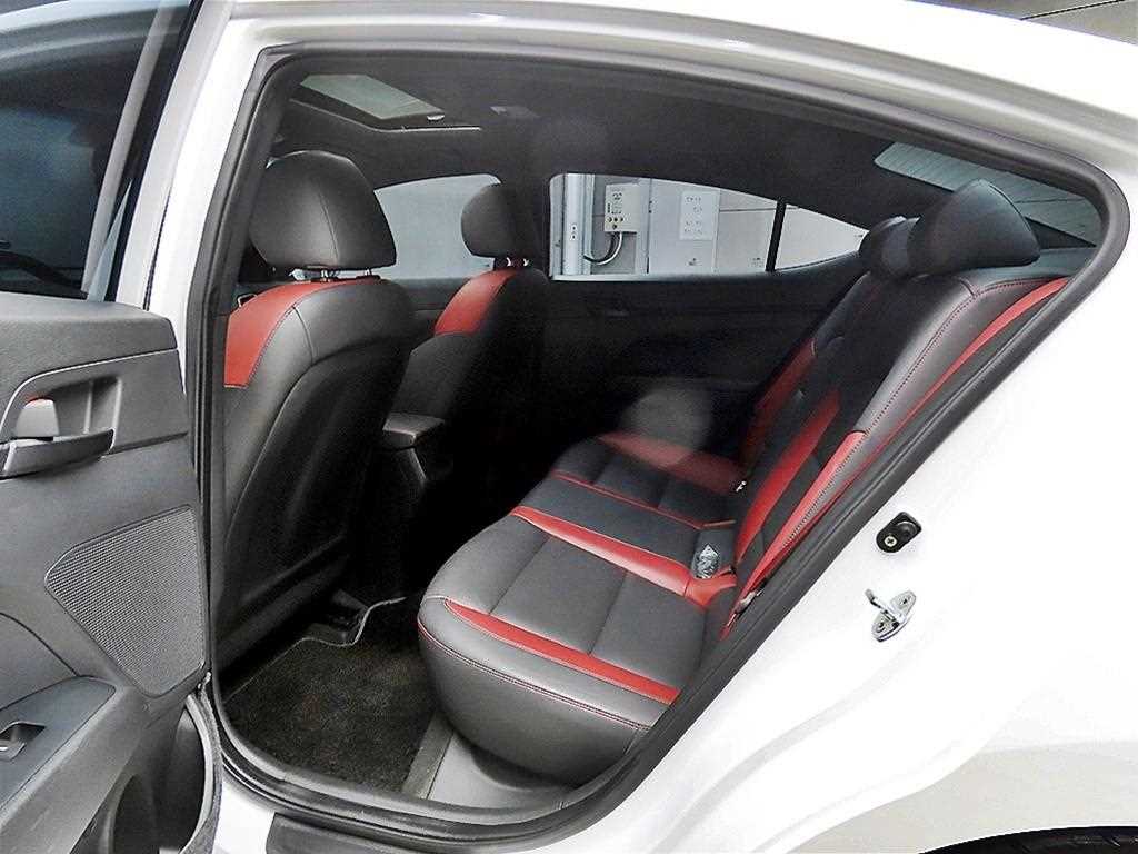 HYUNDAI Avante - Vista 6