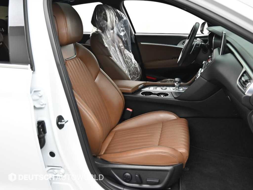 Genesis G70 - Vista 10
