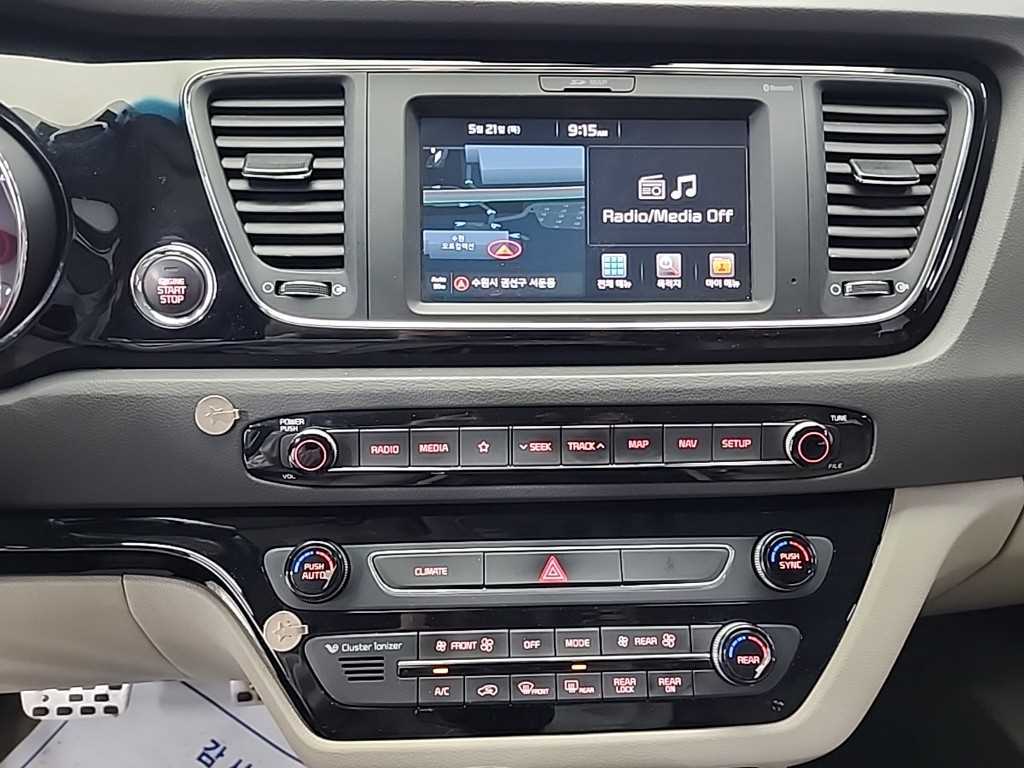 KIA Carnival - Vista 10