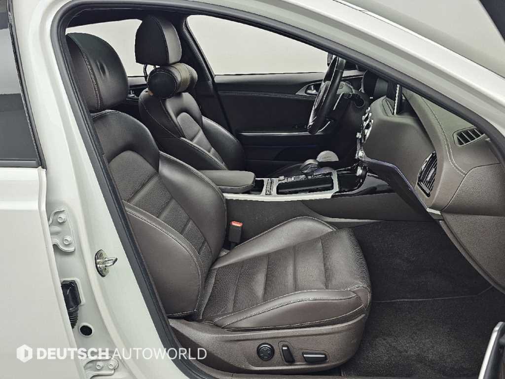 KIA Stinger - Vista 12