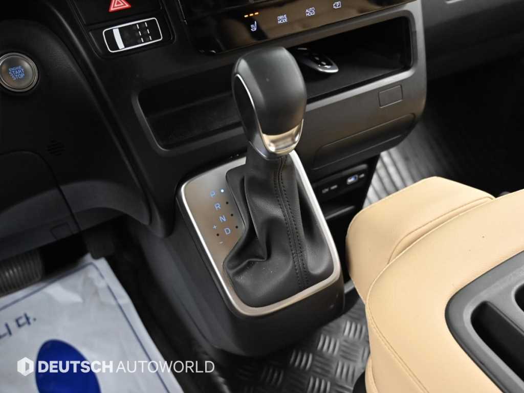 HYUNDAI Staria - Vista 9