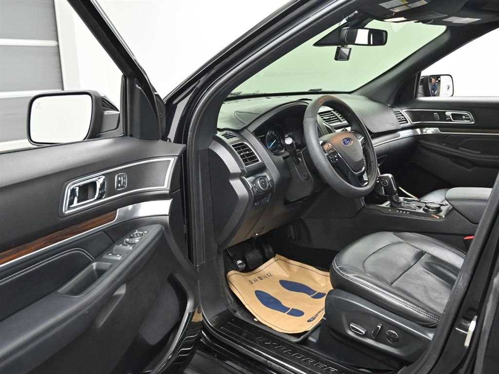 Ford Explorer - Vista 11