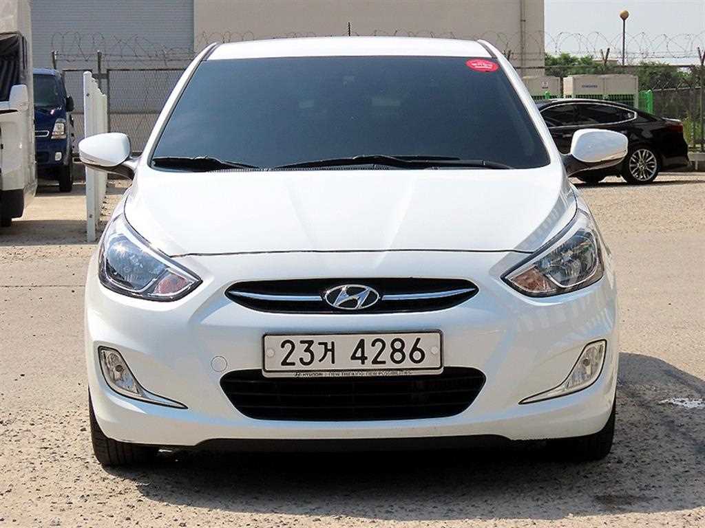HYUNDAI Accent 2016 Blanco - Importación desde Corea - HF Imports Iquique - Foto 1