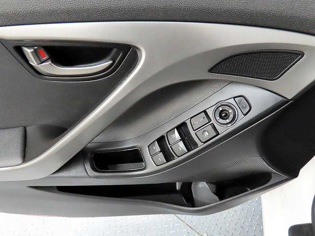 HYUNDAI Avante - Vista 11
