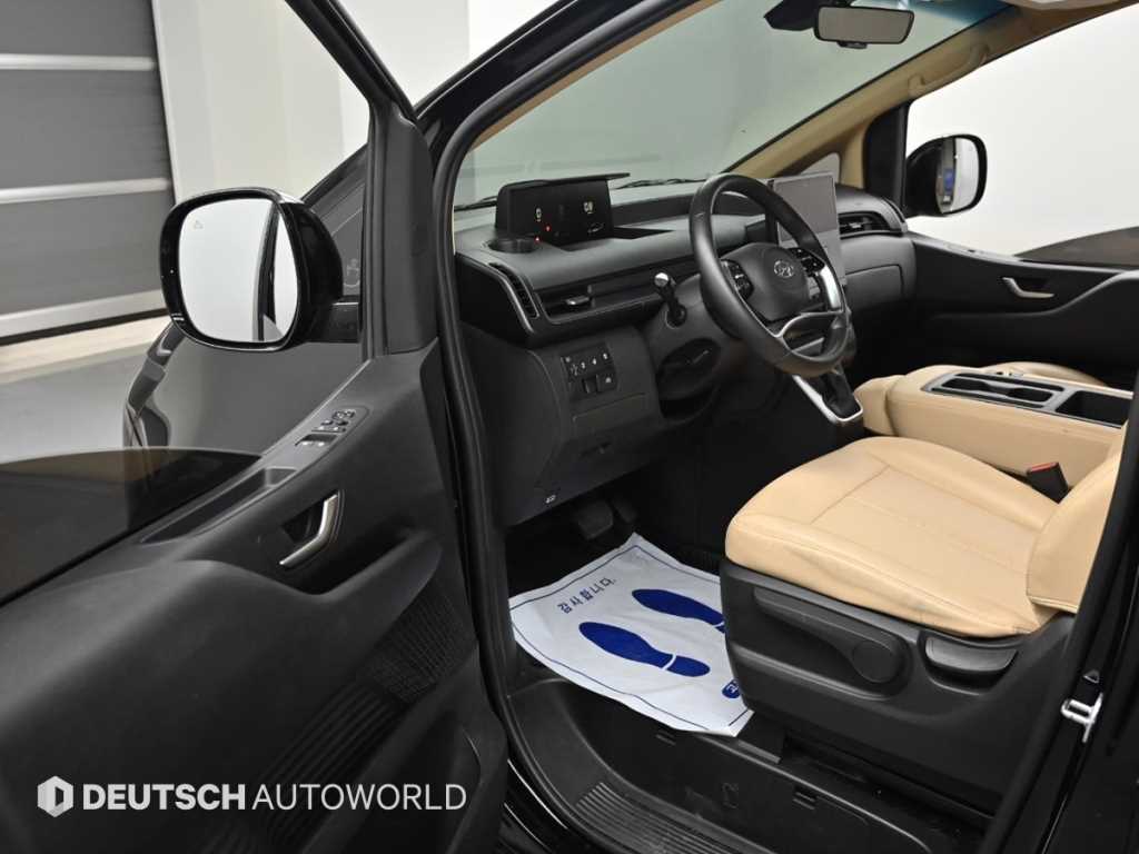 HYUNDAI Staria - Vista 11