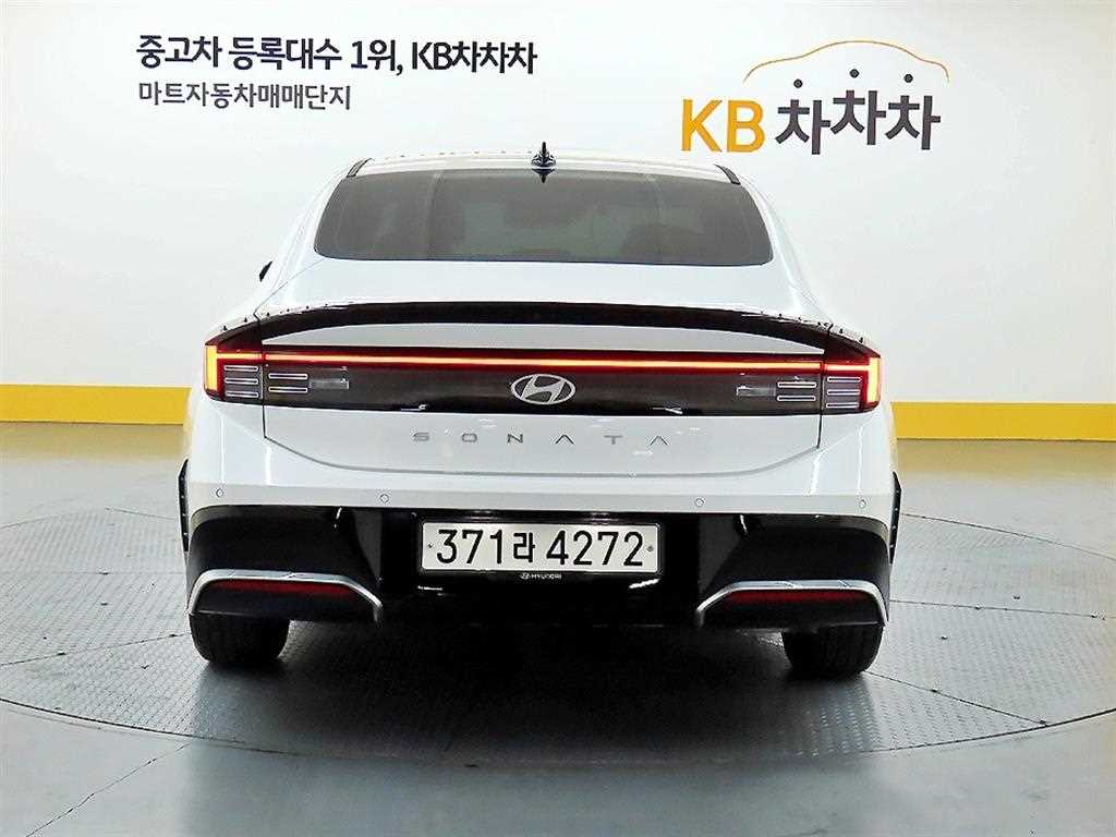 HYUNDAI Sonata - Vista 3