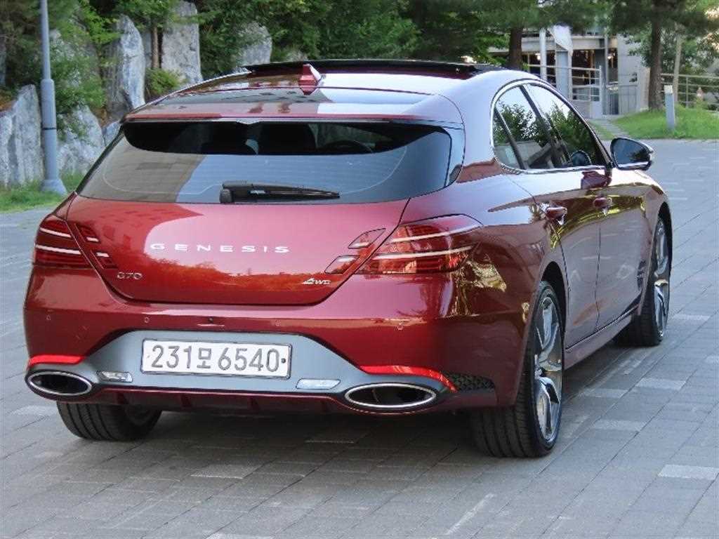 Genesis G70 - Vista 3