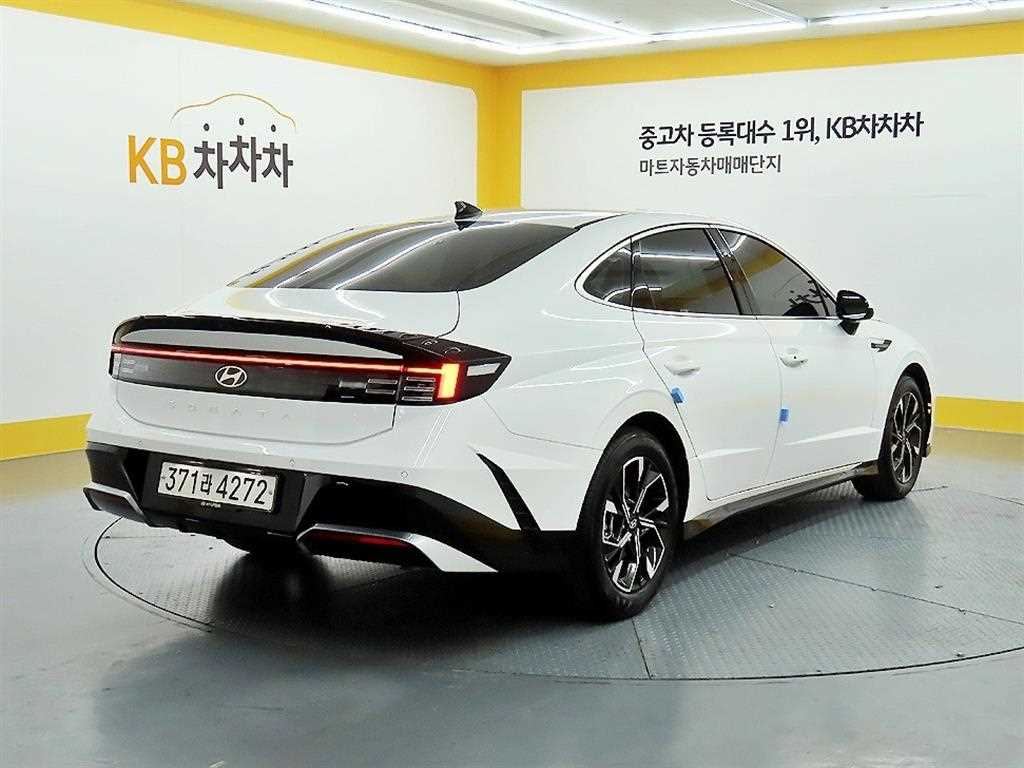 HYUNDAI Sonata - Vista 4