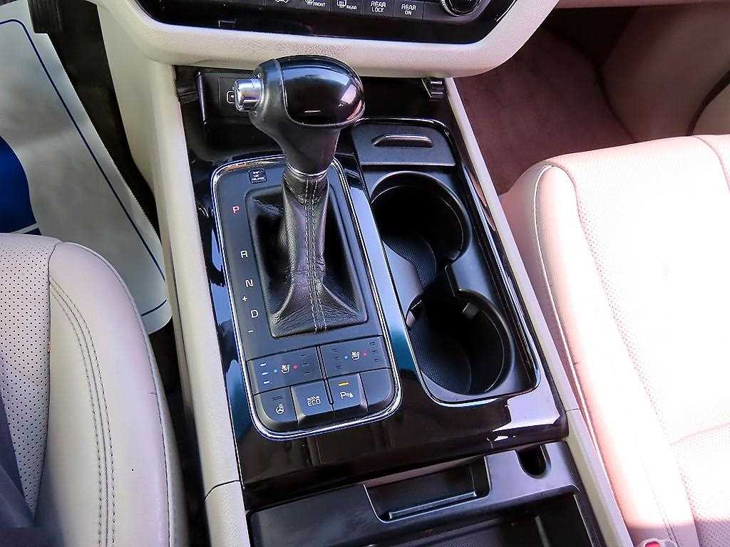 KIA Carnival - Vista 11
