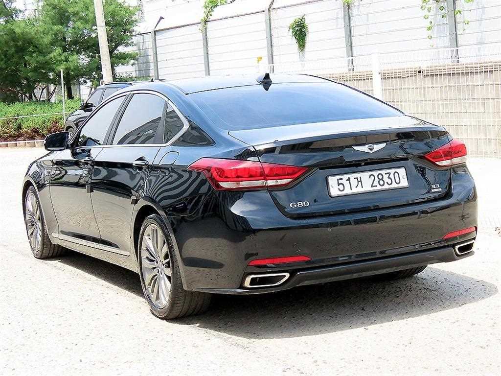 HYUNDAI Genesis - Vista 3