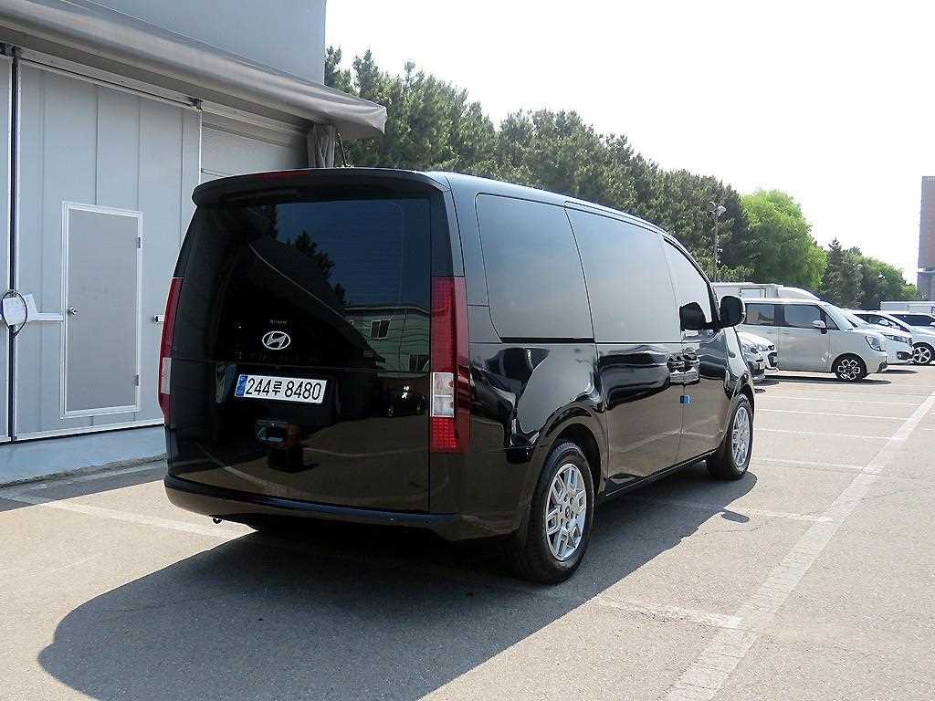 HYUNDAI Staria - Vista 4