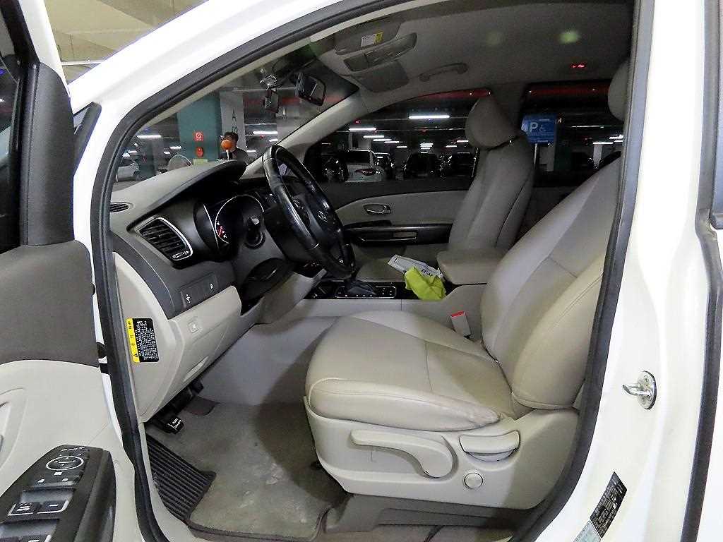 KIA Carnival - Vista 6