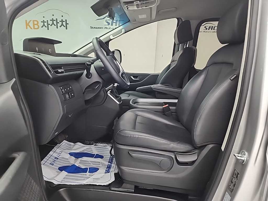 HYUNDAI Staria - Vista 11
