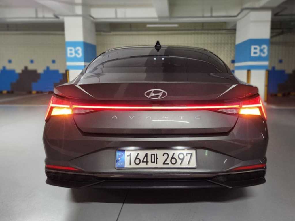 HYUNDAI Avante - Vista 3