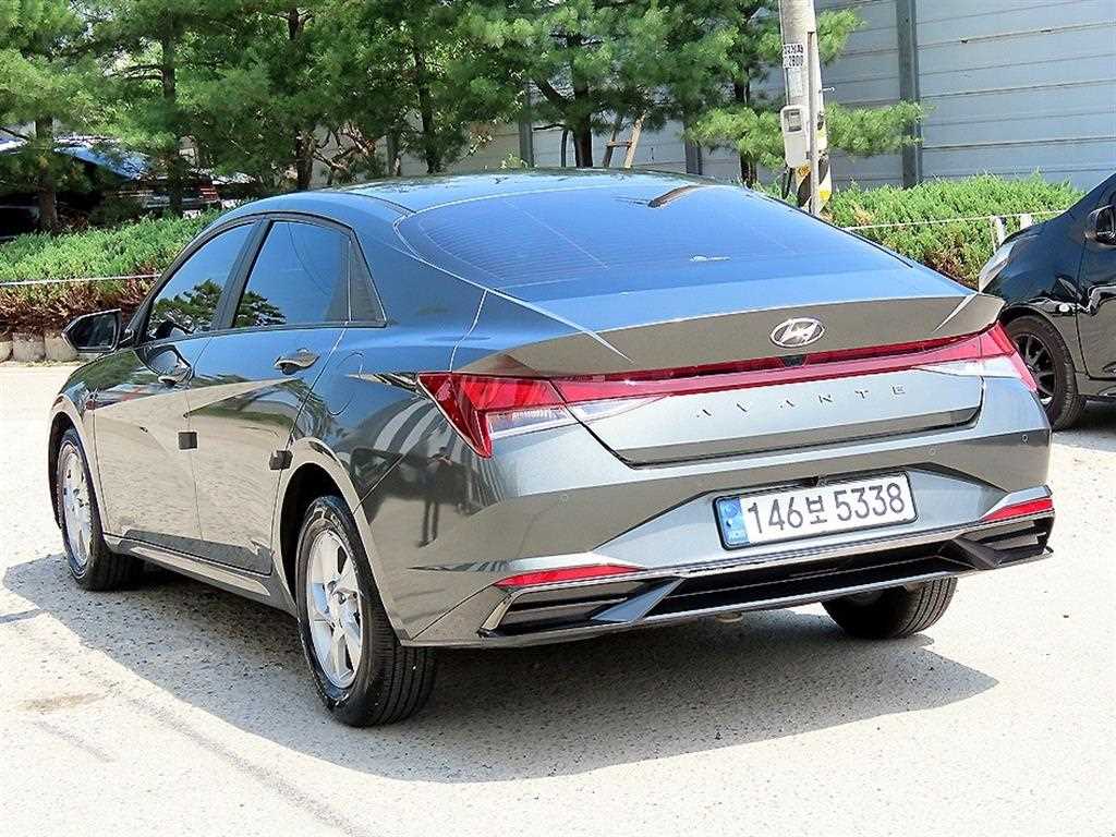 HYUNDAI Avante - Vista 3