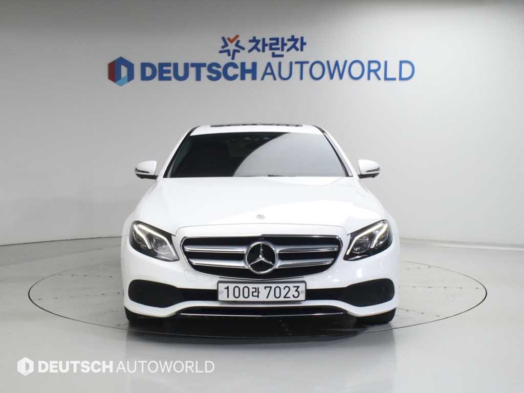 Mercedes Benz E class - Vista 3
