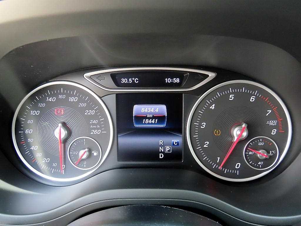 Mercedes Benz B Class (MY B) - Vista 9