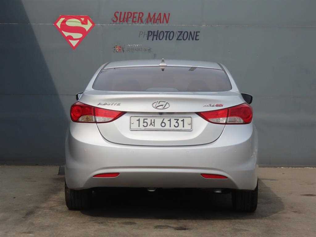 HYUNDAI Avante - Vista 4
