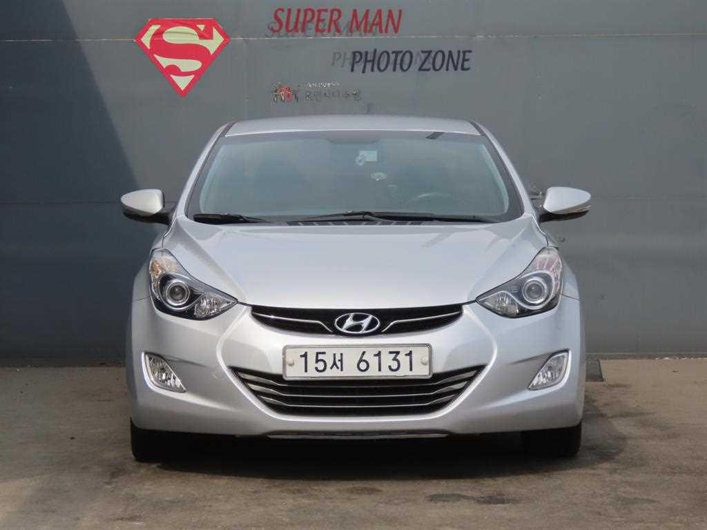 HYUNDAI Avante - Vista 2