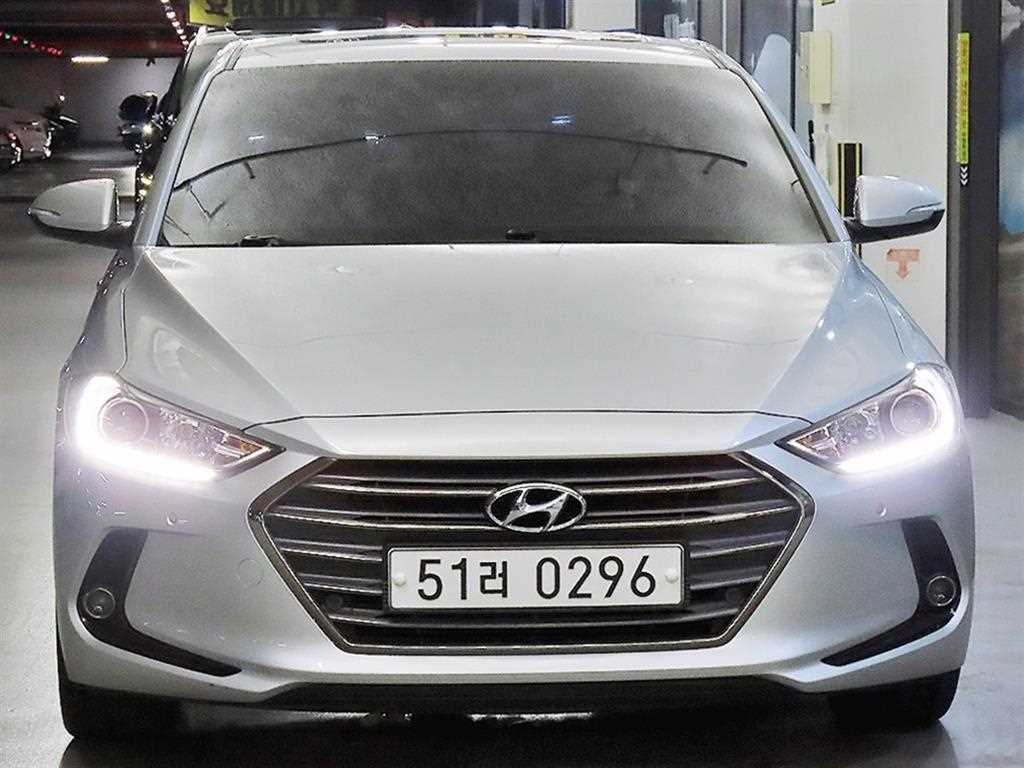 HYUNDAI Avante - Vista 2