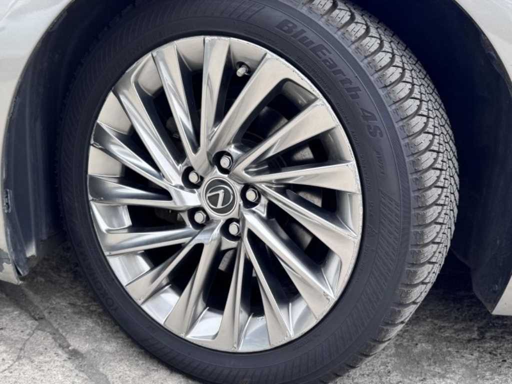 Lexus ES - Vista 3