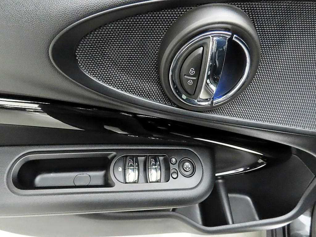 Mini Clubman - Vista 11