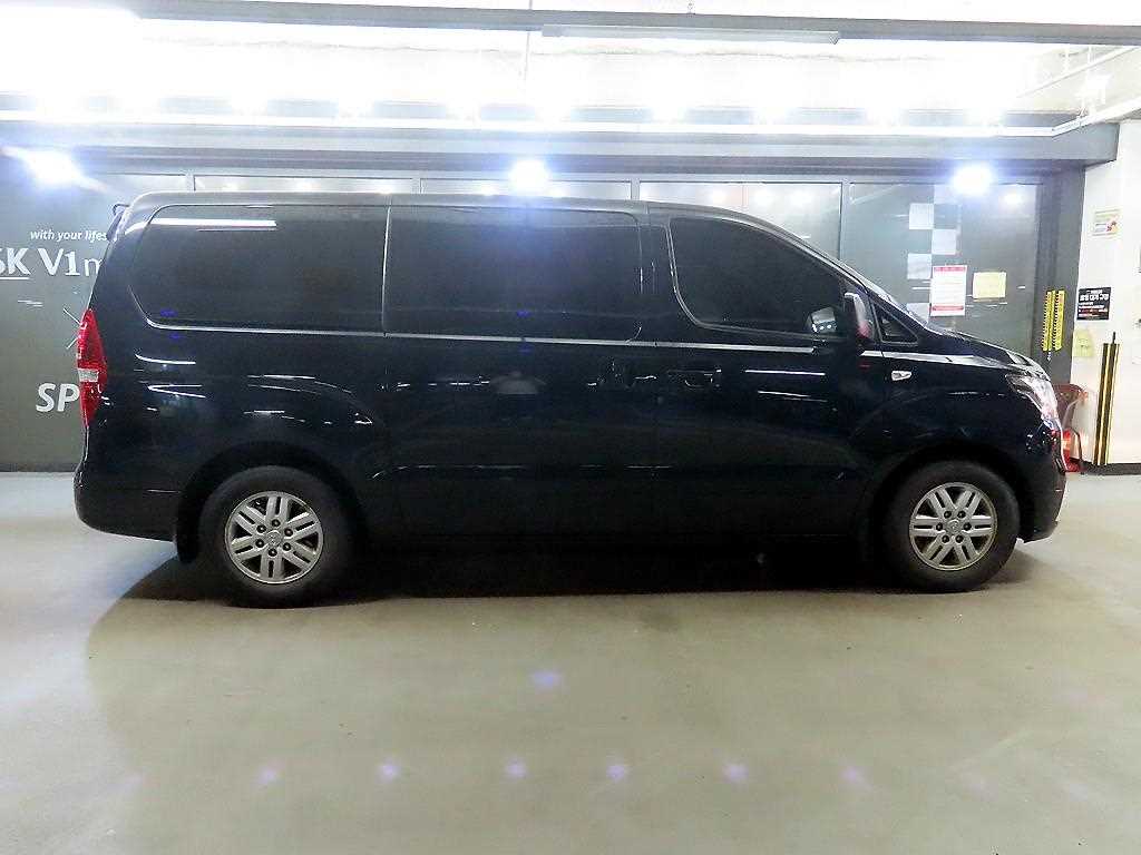 HYUNDAI Starex - Vista 3