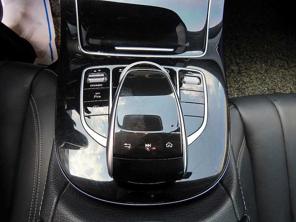 Mercedes Benz E class - Vista 12