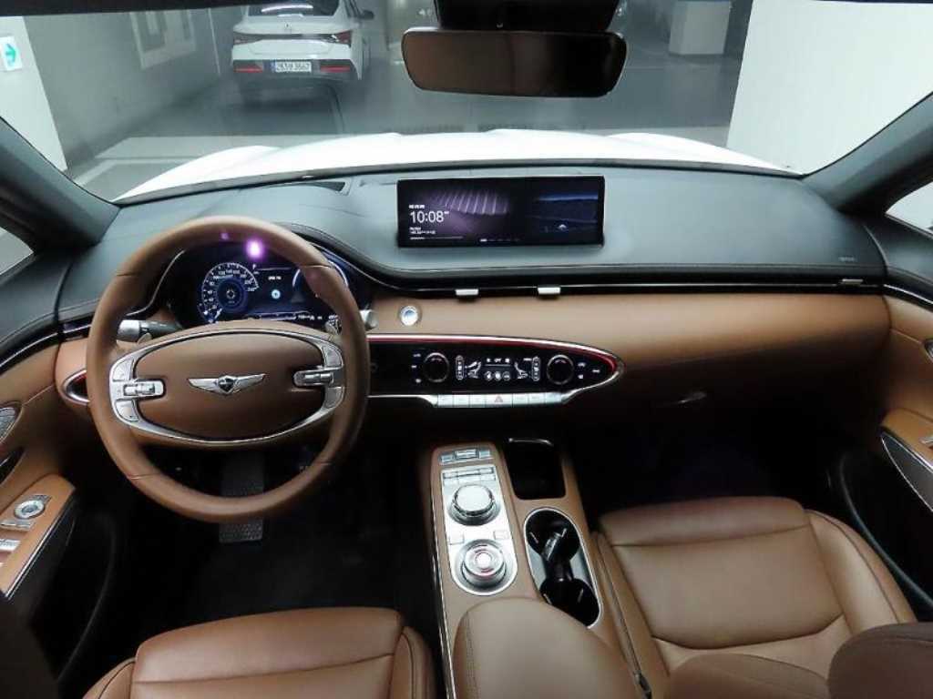 Genesis GV70 - Vista 8