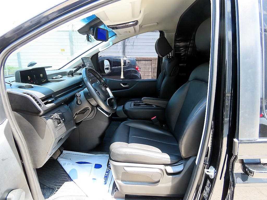 HYUNDAI Staria - Vista 5
