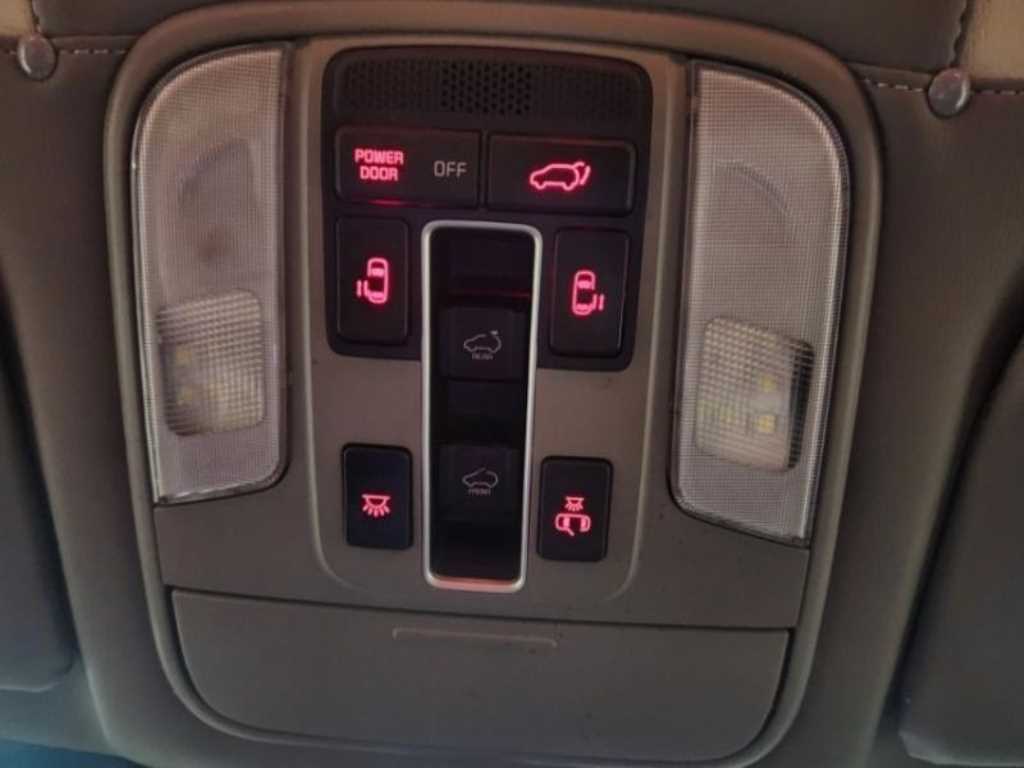 KIA Carnival - Vista 8