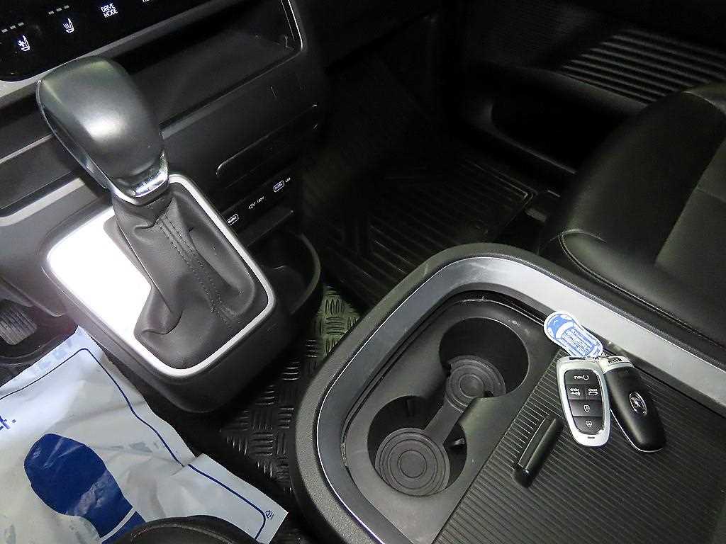HYUNDAI Staria - Vista 12