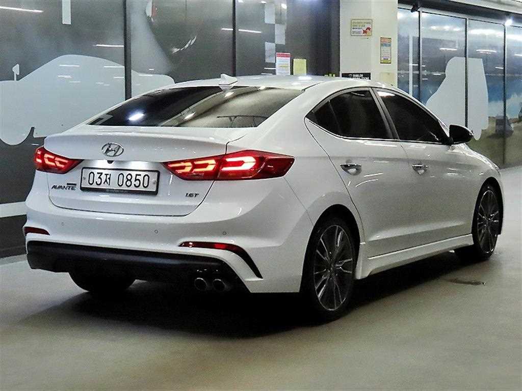 HYUNDAI Avante - Vista 4