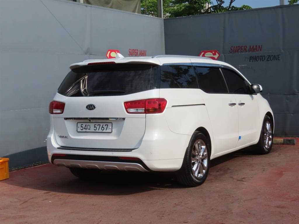 KIA Carnival - Vista 3