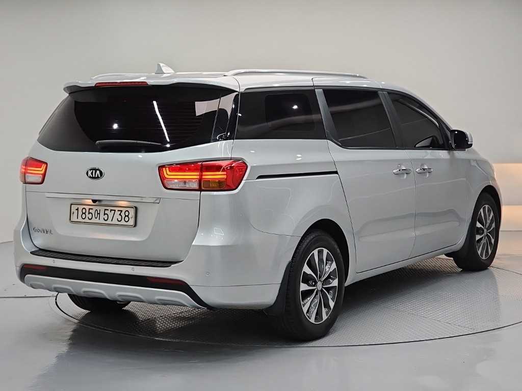 KIA Carnival - Vista 4