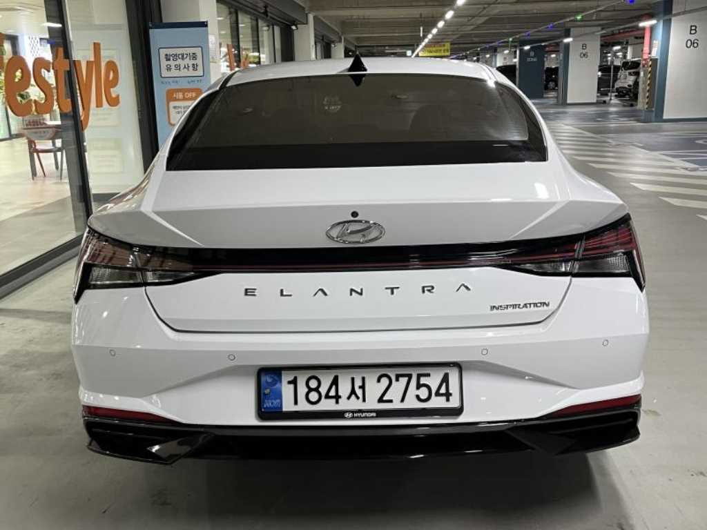 HYUNDAI Avante - Vista 9