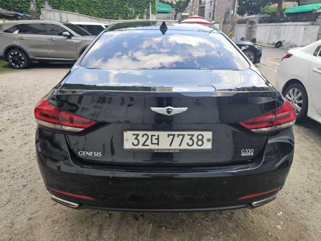 HYUNDAI Genesis - Vista 11