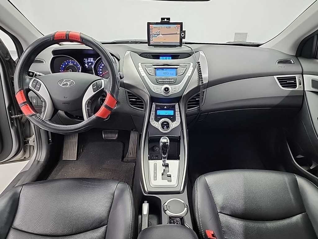 HYUNDAI Avante - Vista 7