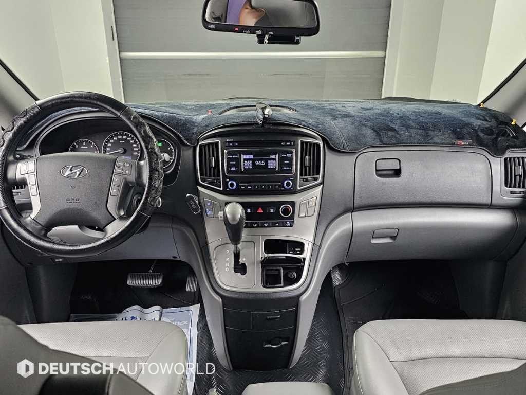HYUNDAI Starex - Vista 7