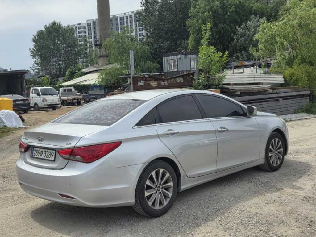 HYUNDAI Sonata - Vista 4