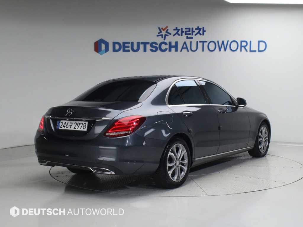 Mercedes Benz C Class - Vista 2