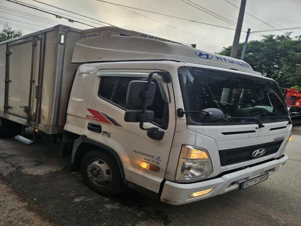 medium and large cargo truck - Vista 3