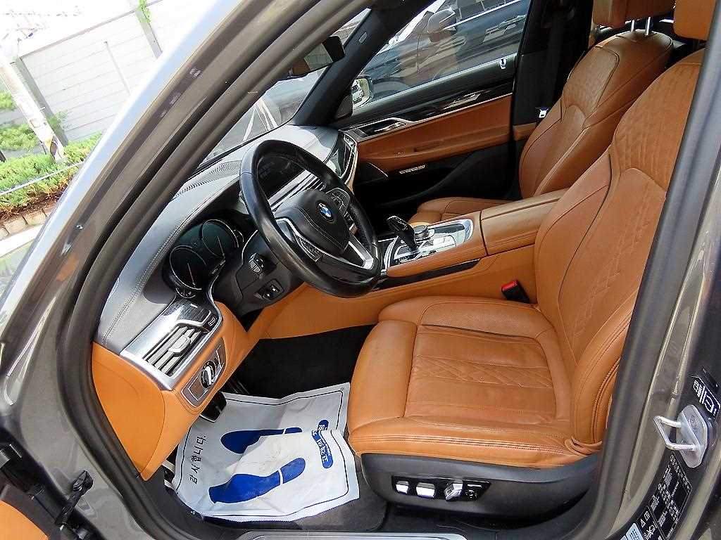 BMW 7 Series - Vista 5