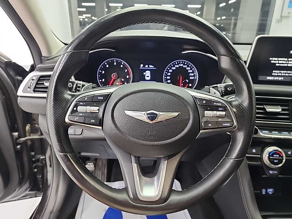 Genesis G70 - Vista 9