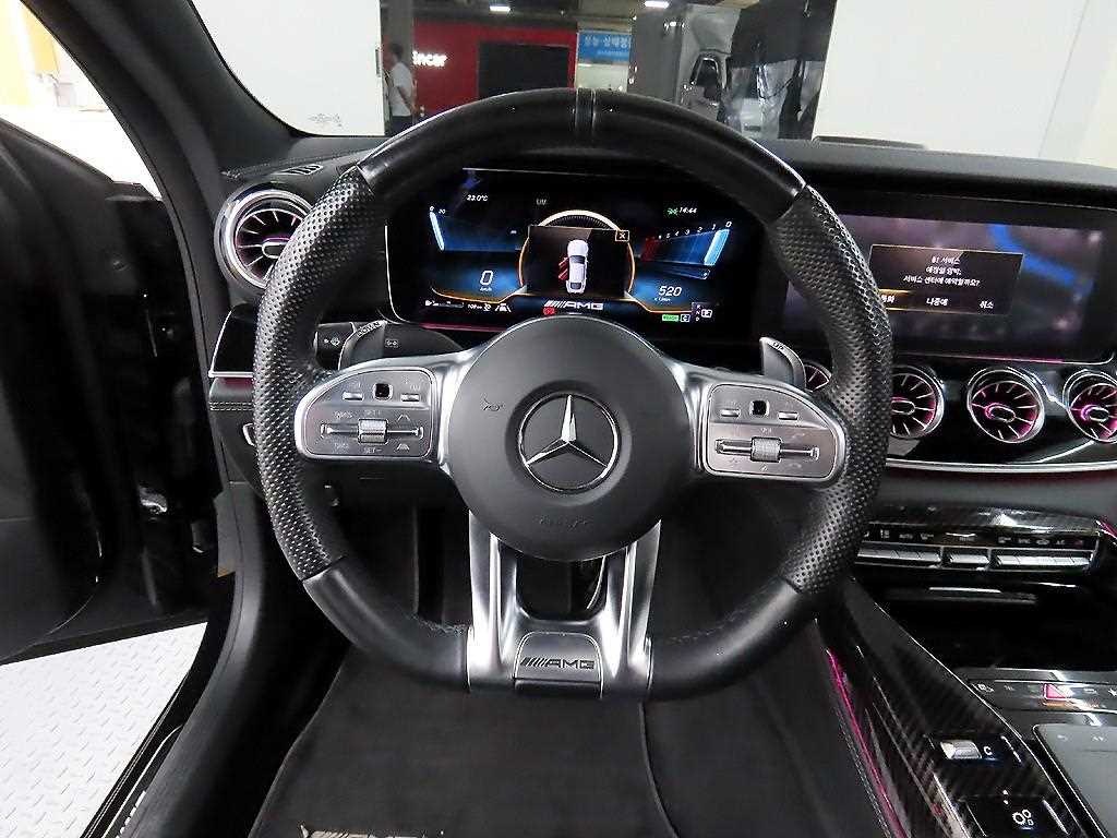 Mercedes Benz AMG GT - Vista 9