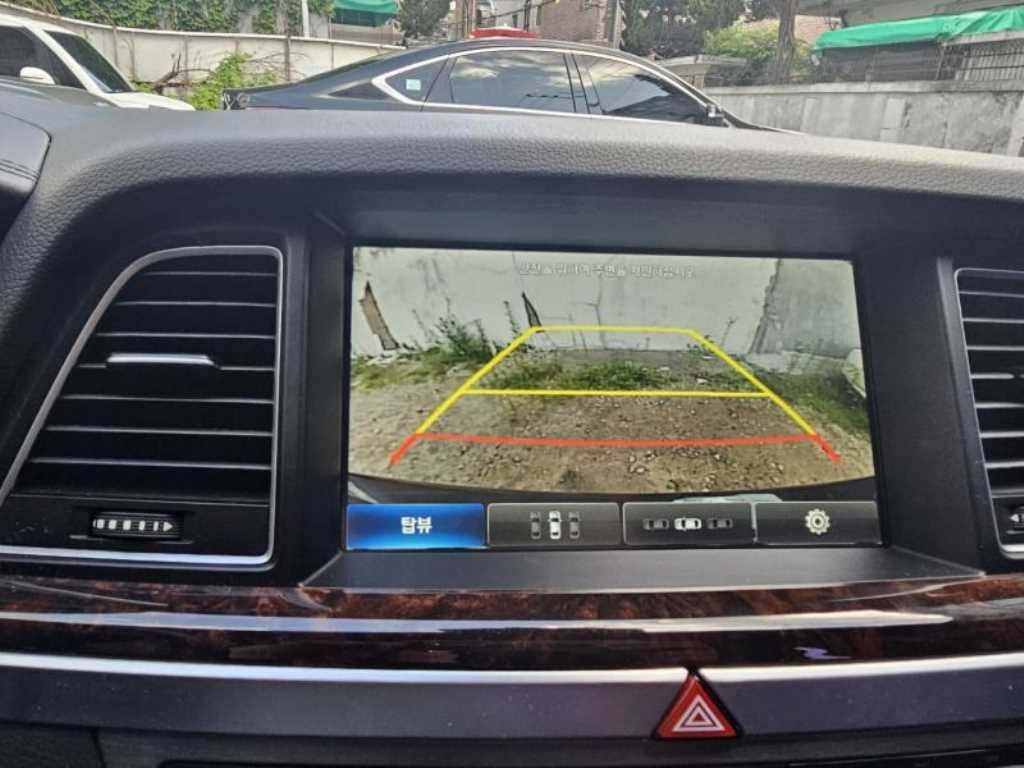 HYUNDAI Genesis - Vista 10