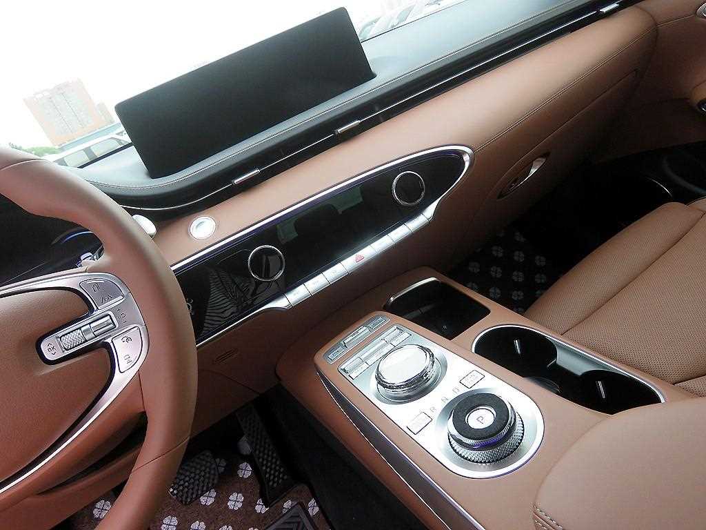 Genesis GV70 - Vista 12