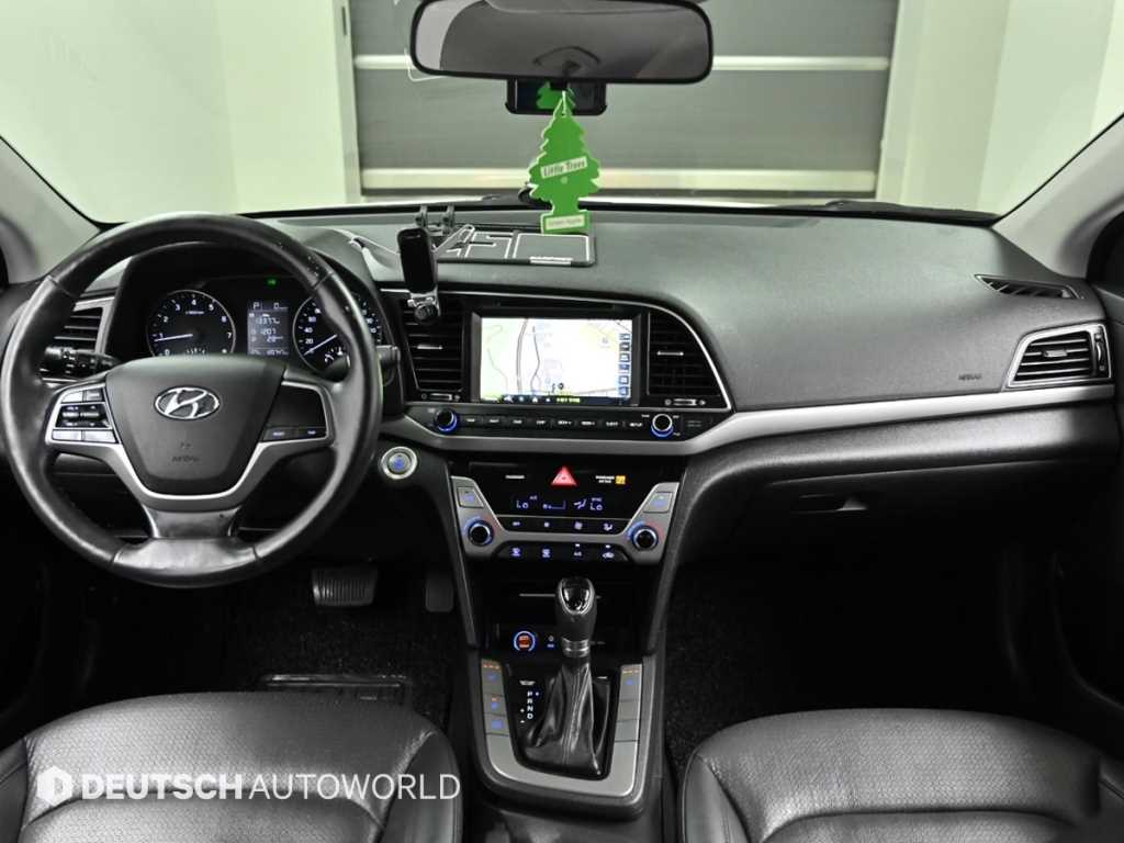 HYUNDAI Avante - Vista 7