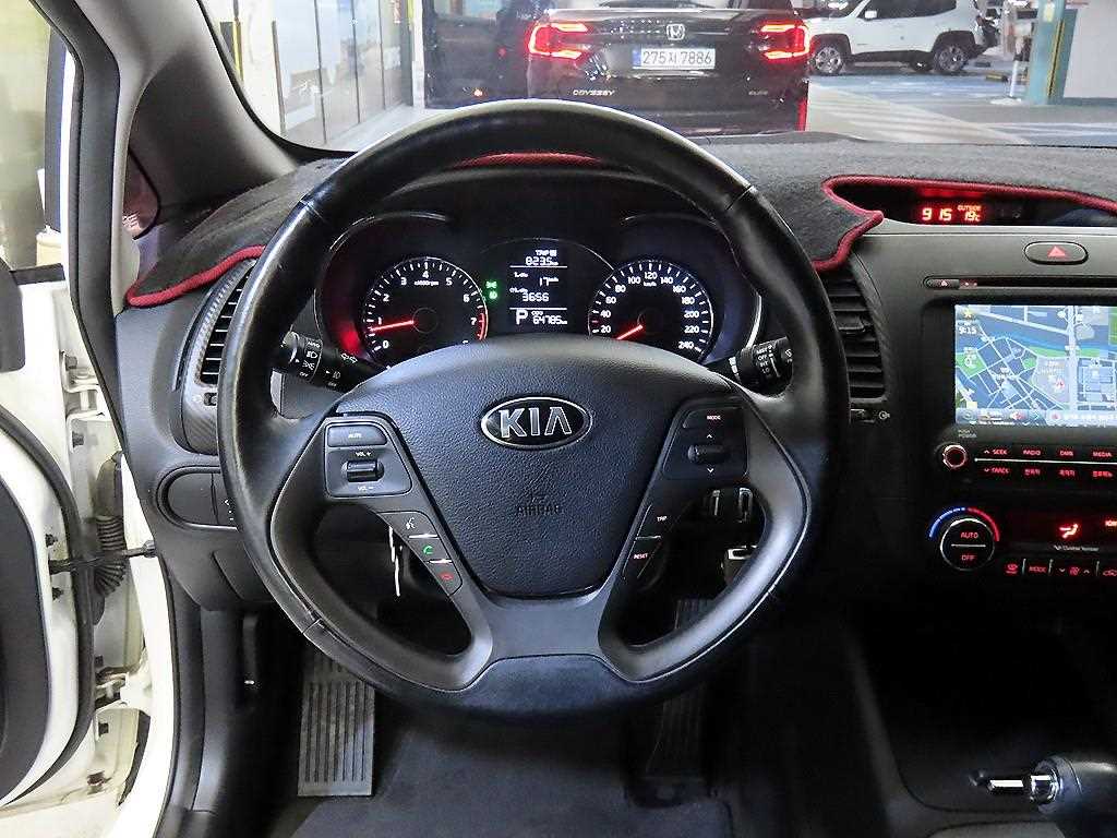 KIA K3 - Vista 8